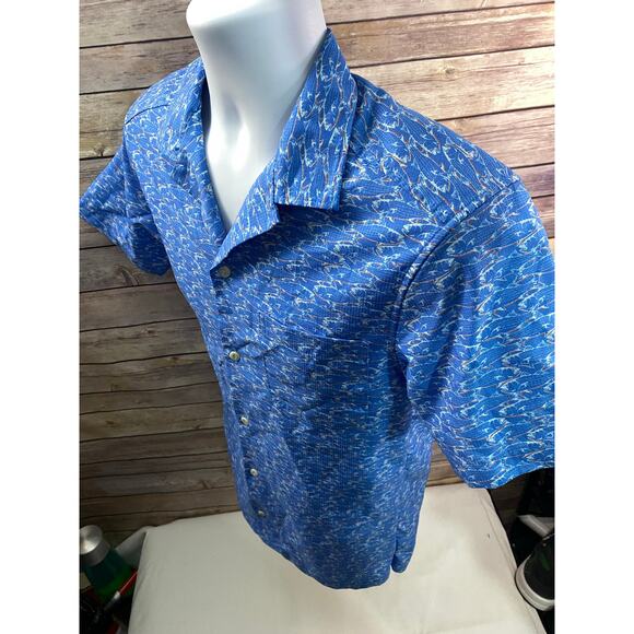 Vineyard Vines On-The-Go Performance Shirt – Blue Fish Print Button-Up Size XS - Picture 9 of 9